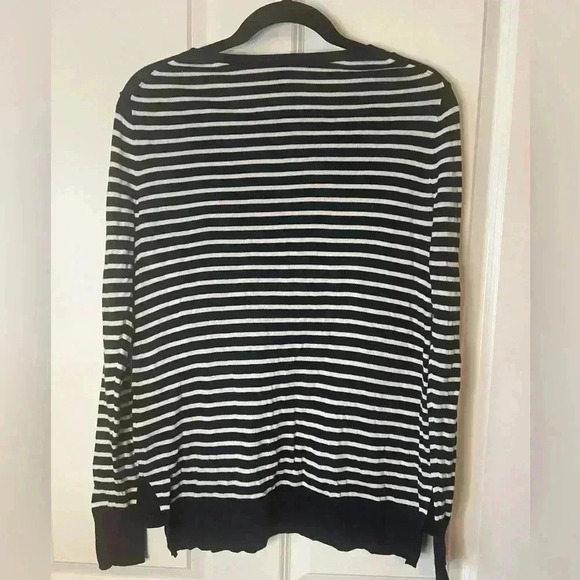 Gap Stripe V-neck Sweater - Picture 5 of 6